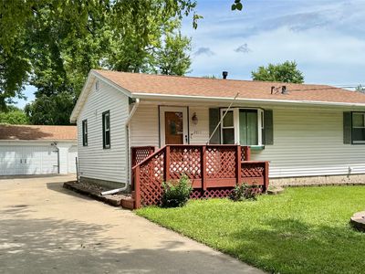 2611 E 38th St, Des Moines, IA, 50317