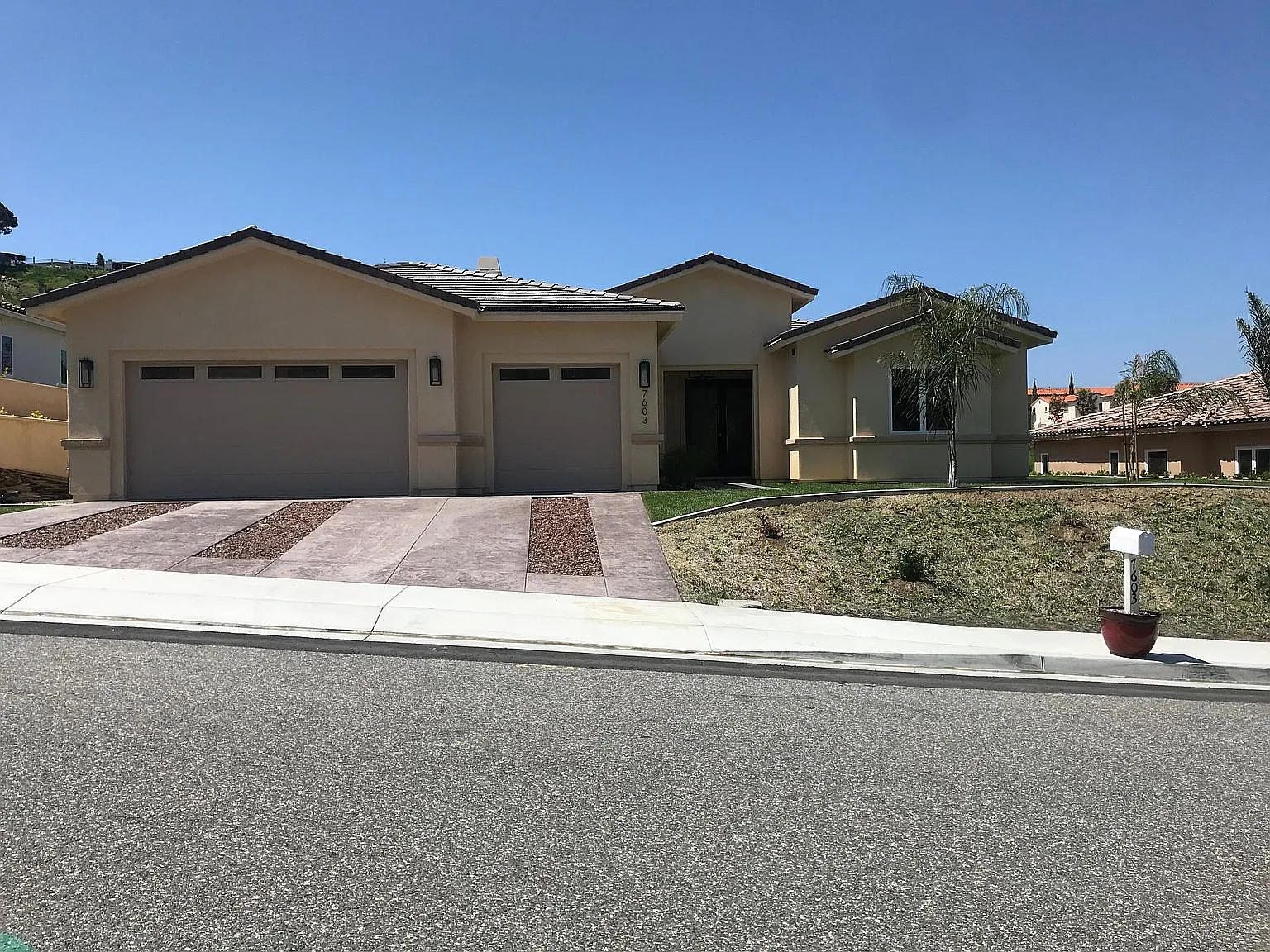 4 bed, 3300 sqft, $8,000 — Photo 1