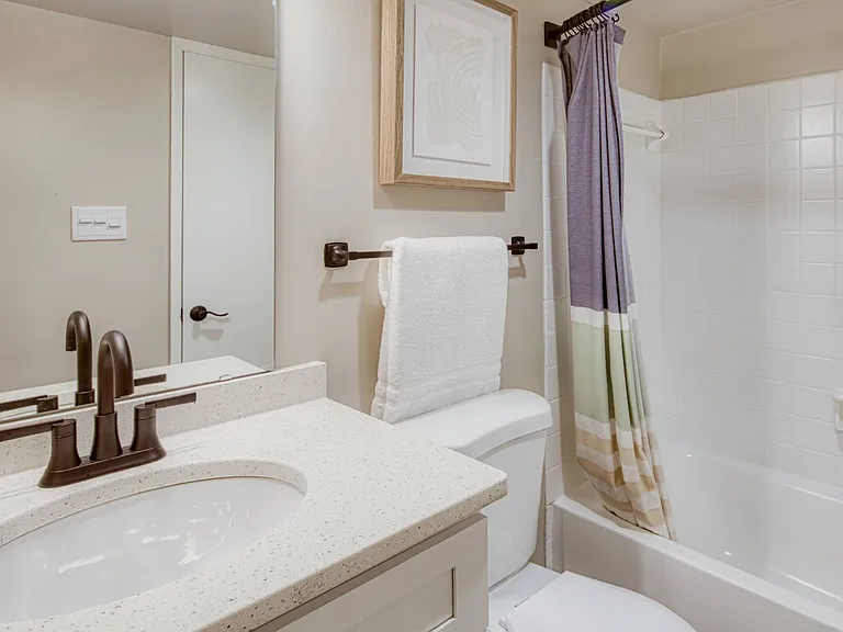 Bathroom with Modern Vanity Finishes