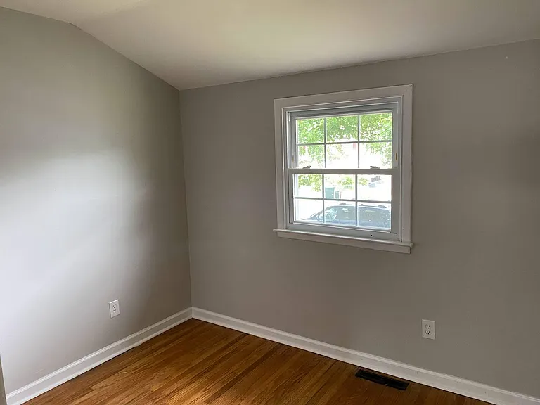 214 Marion Ave — Photo 11