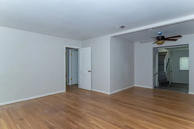 402 Blakeley Dr — Photo 3