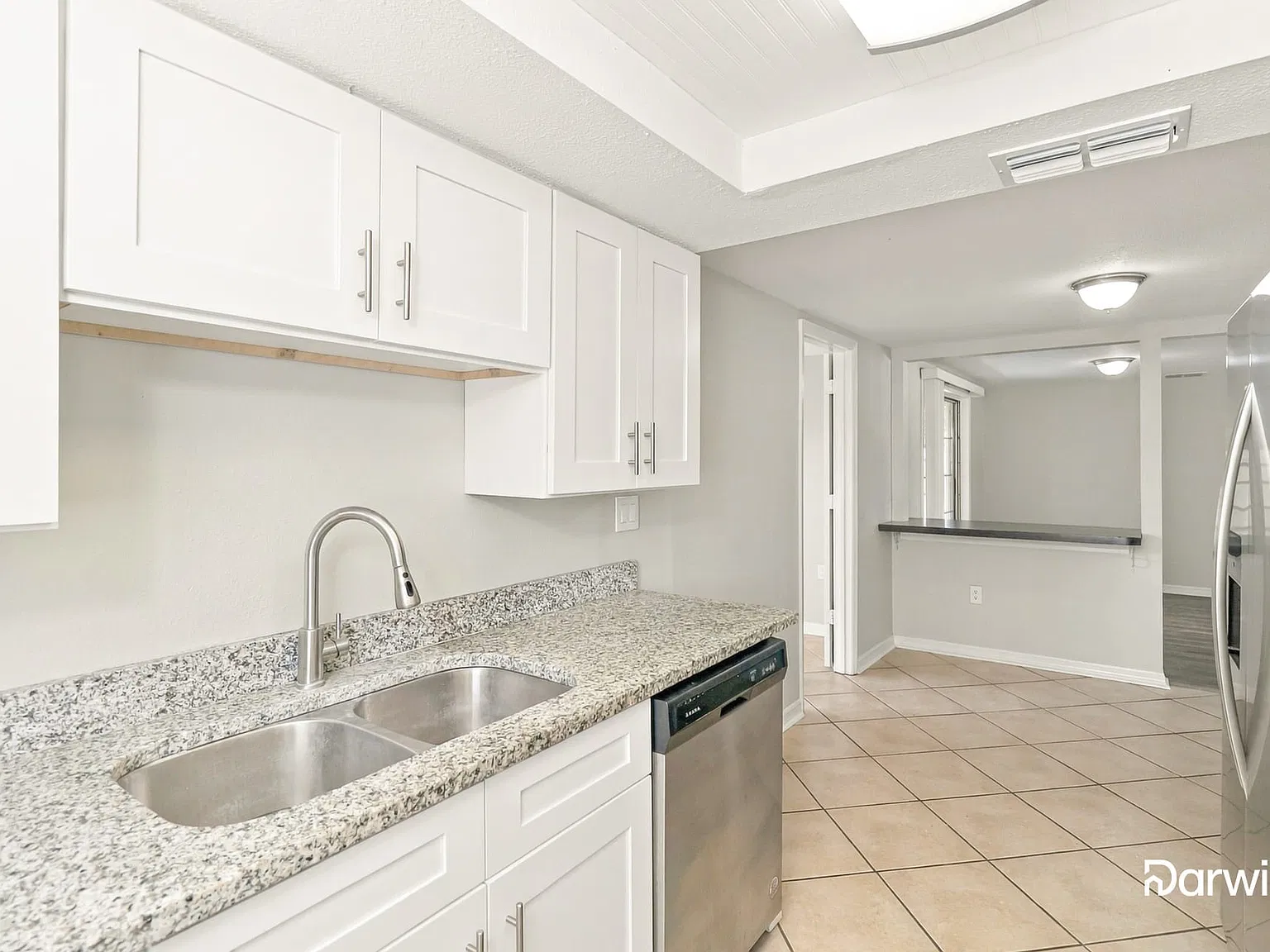 3 bed, 2.0 bath, 1310 sqft, $1,755 — Photo 3