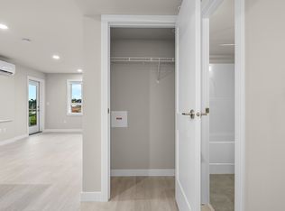 1310 Saunders St #1457318, Esquimalt, BC V9A4Y3