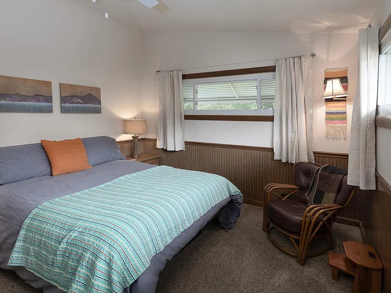 master bedroom with queen bed
