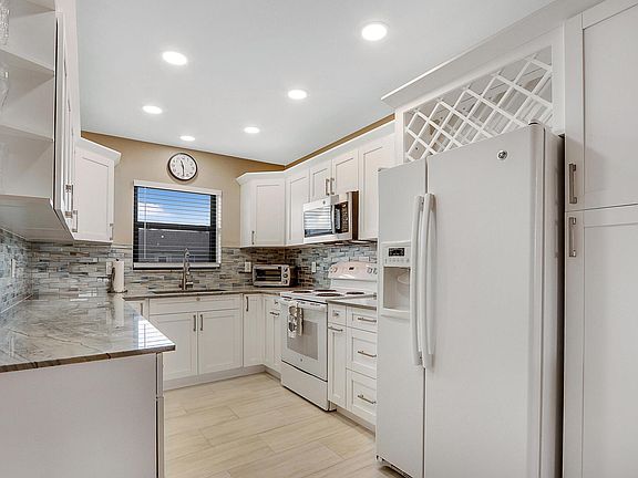 5th image of 755 Saturn St APT E204