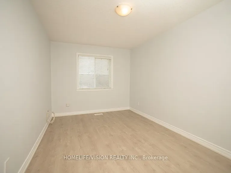 98 Highgate Dr #UPPER LEVEL — Photo 12