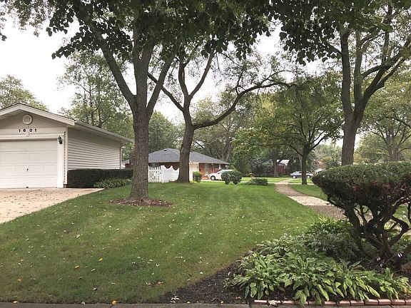 3rd image of 1601 N Fernandez Ave