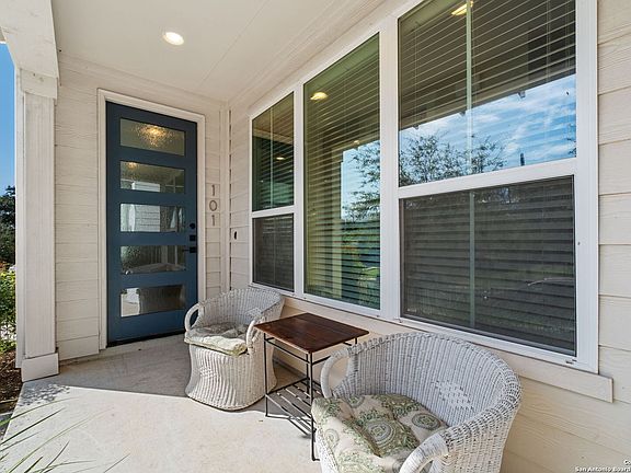 3rd image of 339 Claremont #101
