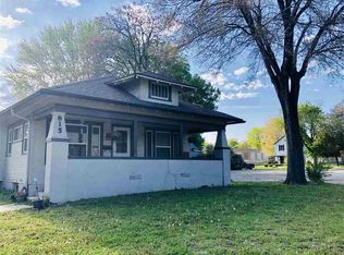 815 9th St, Clay Center, KS 67432