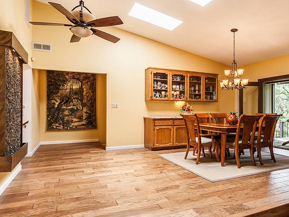 5th image of 1041 Uplands Dr