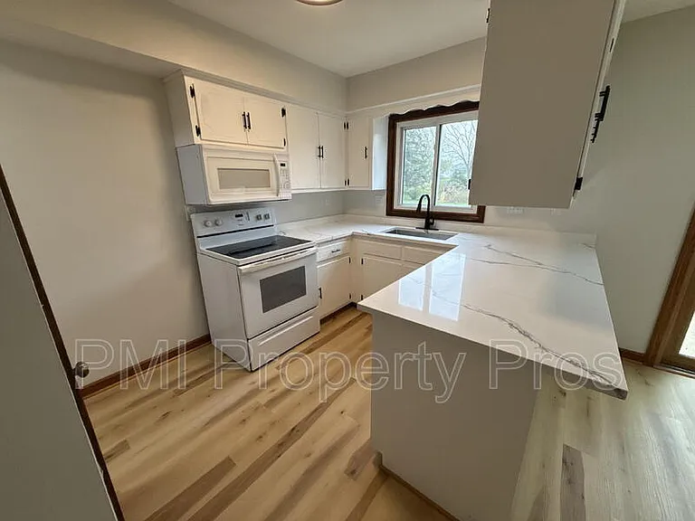 8150 S 88th St — Photo 12