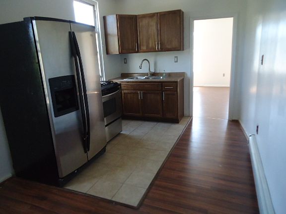 5th image of 373 Marion St APT 3R