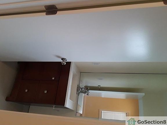 4th image of 615 N Fickett St