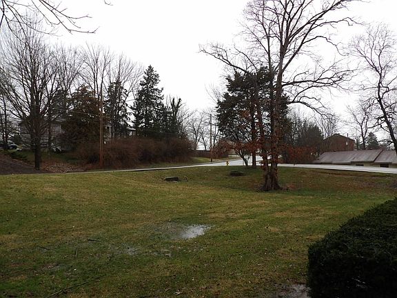 2nd image of 435 Westwood Dr #5