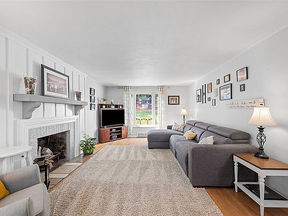 4th image of 804 Kewanna Ave