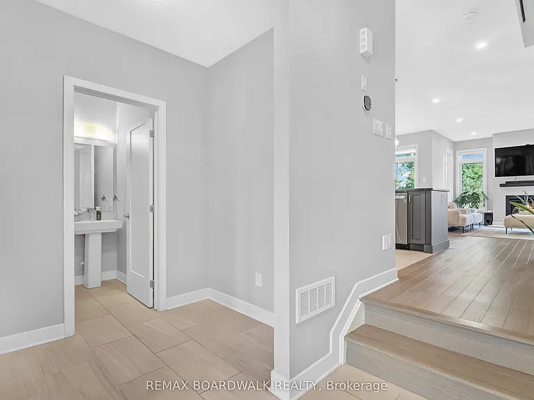 232 Bristol Cres — Photo 14
