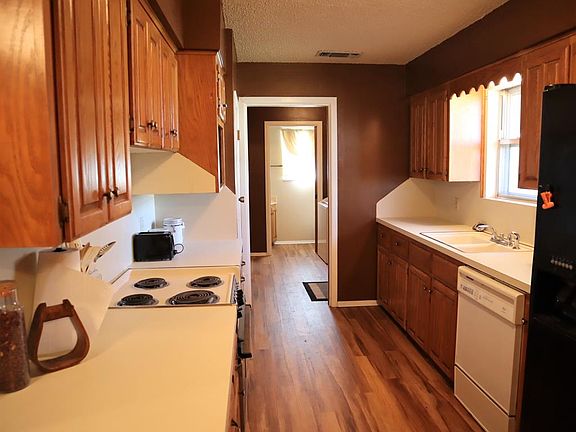 5th image of 309 E Avenue B