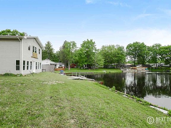 2nd image of 7450 N Narraganett Dr