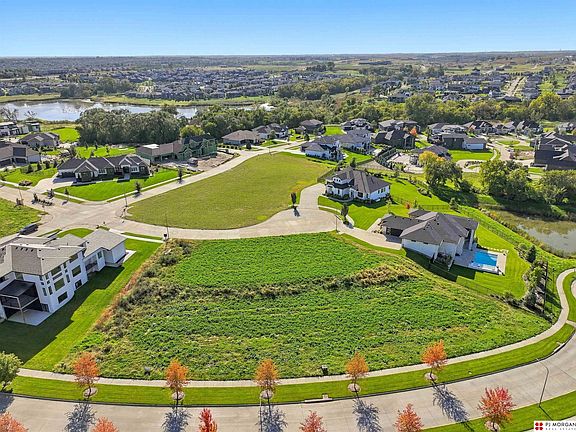 3rd image of 21062 Valley Cir