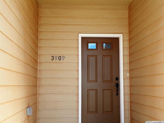 3rd image of 3909 Bobolink Ln