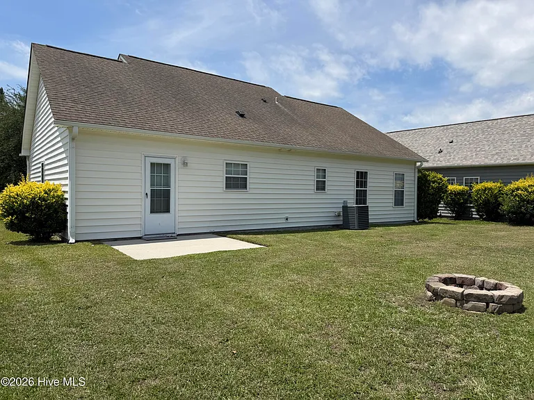 136 N Palm Dr — Photo 17