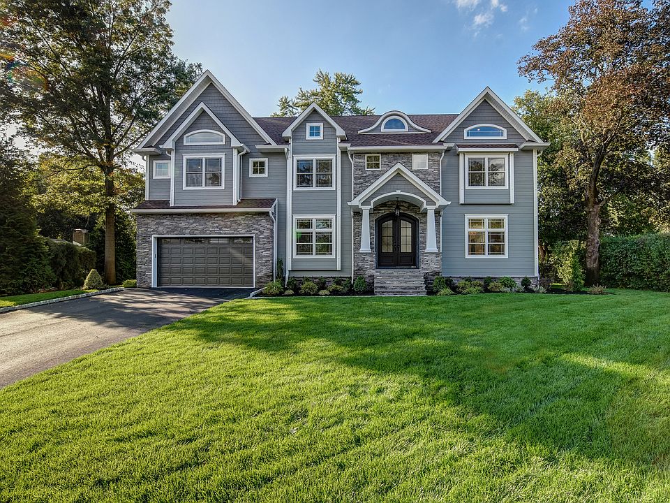 1st image of 13 Leslie Ave