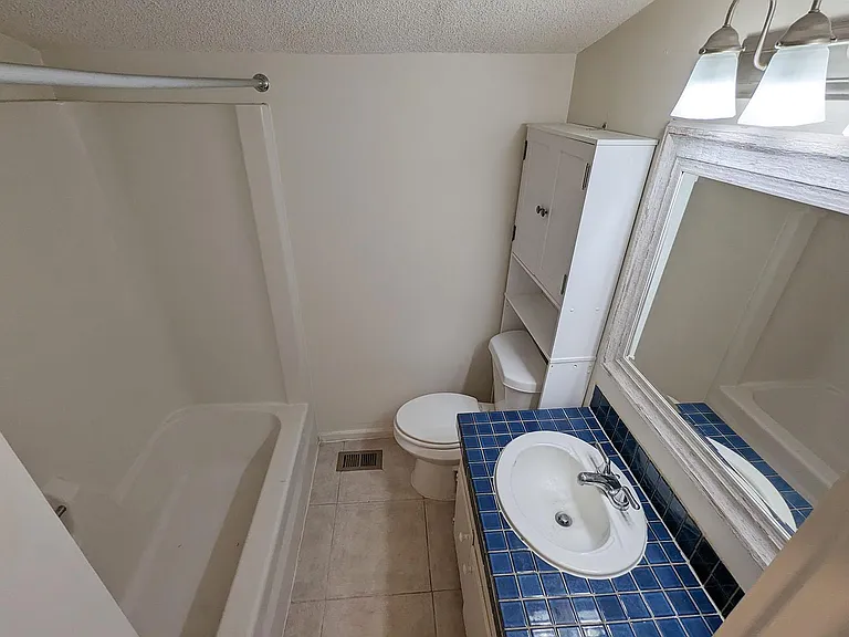 6 S Summit St #A — Photo 17