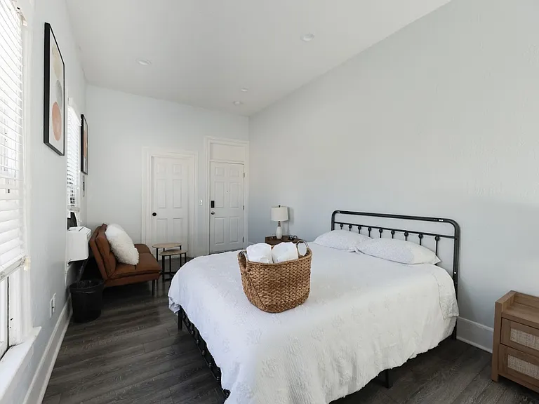 427 S 3rd St #6 — Photo 8