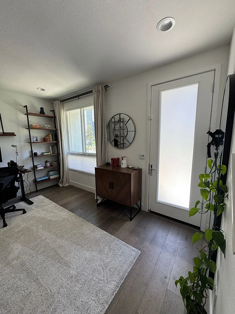 3BR + Den House in Marina Bay — Photo 4