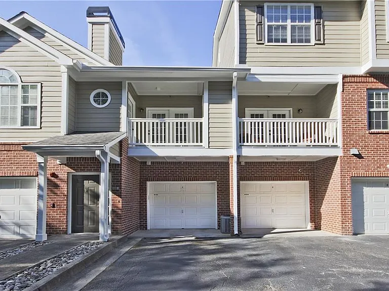 8102 Woodland Ln #8102 — Photo 3