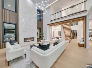 801 Godwin Rd, Paramus, NJ 07652