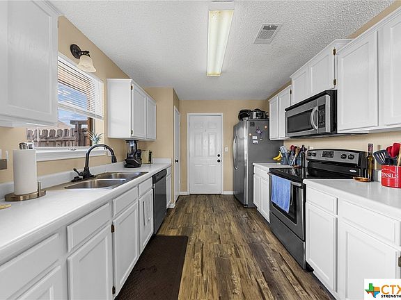 3rd image of 2401 Huckleberry Dr