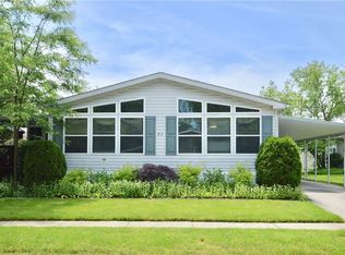 86 Periwinkle Dr #86, Olmsted Falls, OH 44138