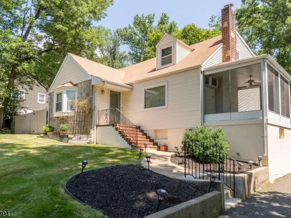206 Mountain Pkwy, Green Brook Twp., NJ 08812