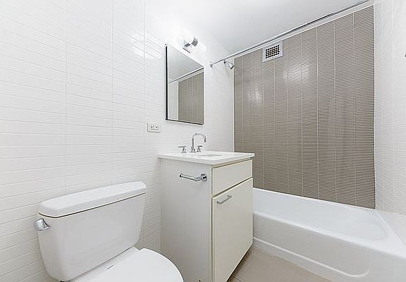 4th image of 245 E 80th St APT 2E