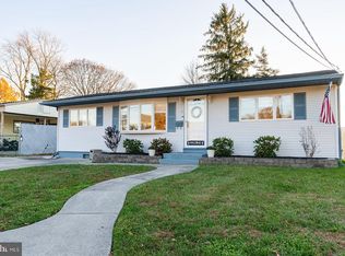 640 Oxford Dr, Maple Shade, NJ 08052