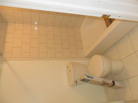 3rd image of 140 Dosoris Ln