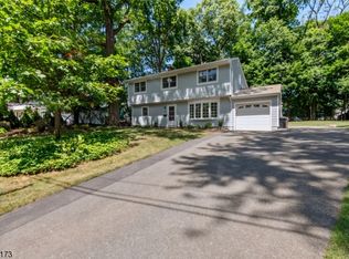 40 Loyola Pl, Oakland, NJ 07436