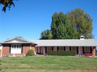 44 Club Grounds North Dr, Florissant, MO 63033