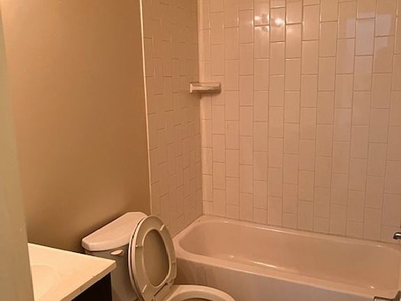 3rd image of 115 Phillips Cir #B