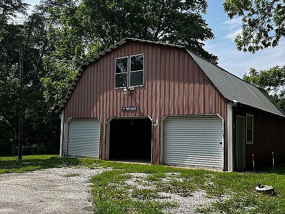 3-car detached garage