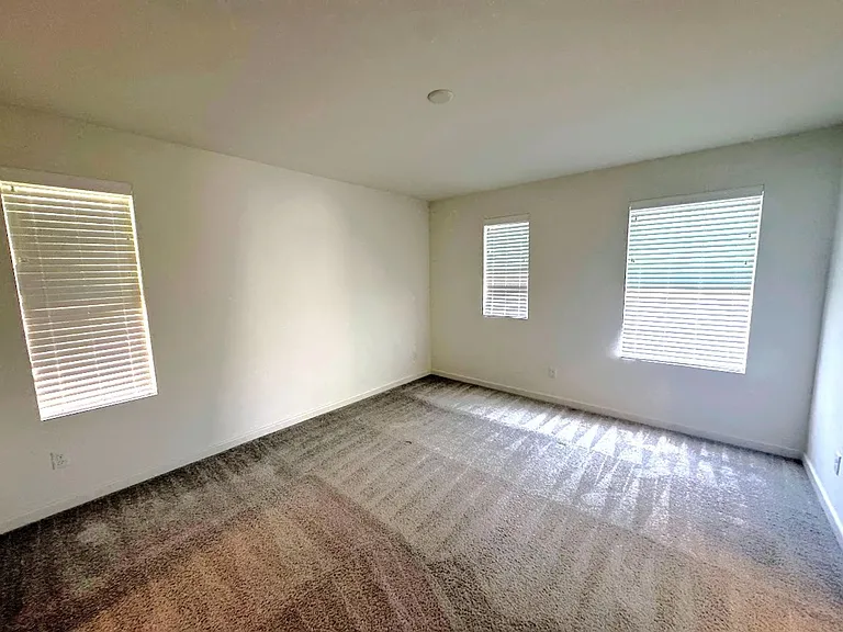 1014 W Buttercup Ln — Photo 27