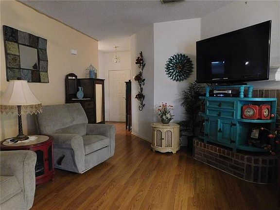 4th image of 783 Deauville Cir E