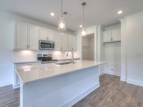 Photo of example home. Selections and finishes may vary.