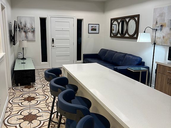 4th image of 1126 W Cano St #1