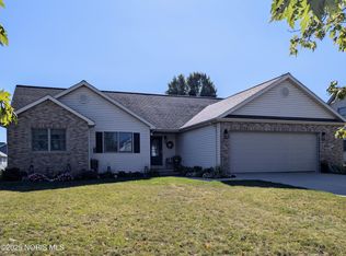 660 Parkside Dr, Wauseon, OH 43567