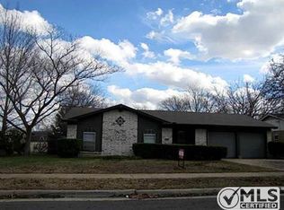 905 Vaughn Dr, Burleson, TX 76028