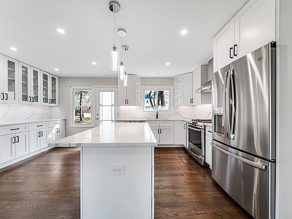 4th image of 25 Turnbull Woods Ct