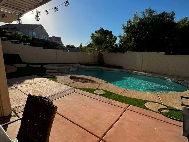 7824 Emerald Harbor Ct — Photo 40
