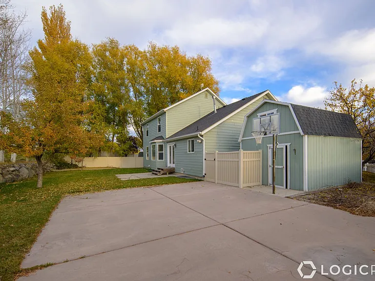 376 W Concord Pl — Photo 2
